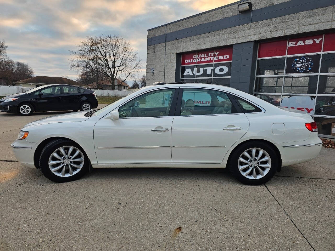 2006 Hyundai Azera for sale at Quantum Auto Co in Plainfield, IL