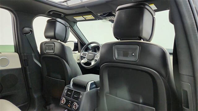 2024 Land Rover Discovery P300 Dynamic SE