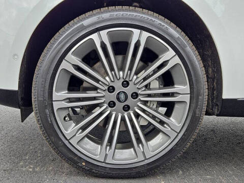 2025 Land Rover Range Rover P400 SE LWB