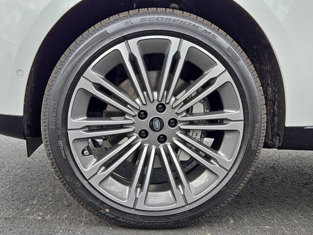 2025 Land Rover Range Rover P400 SE LWB