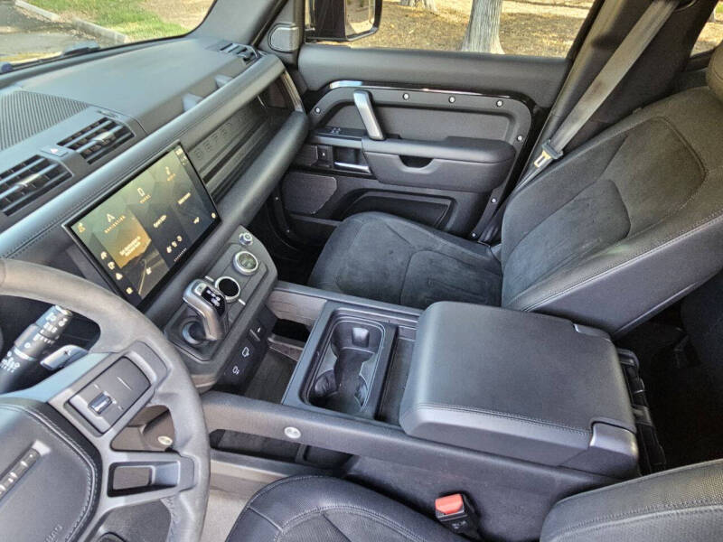 2024 Land Rover Defender 110 V8 P525