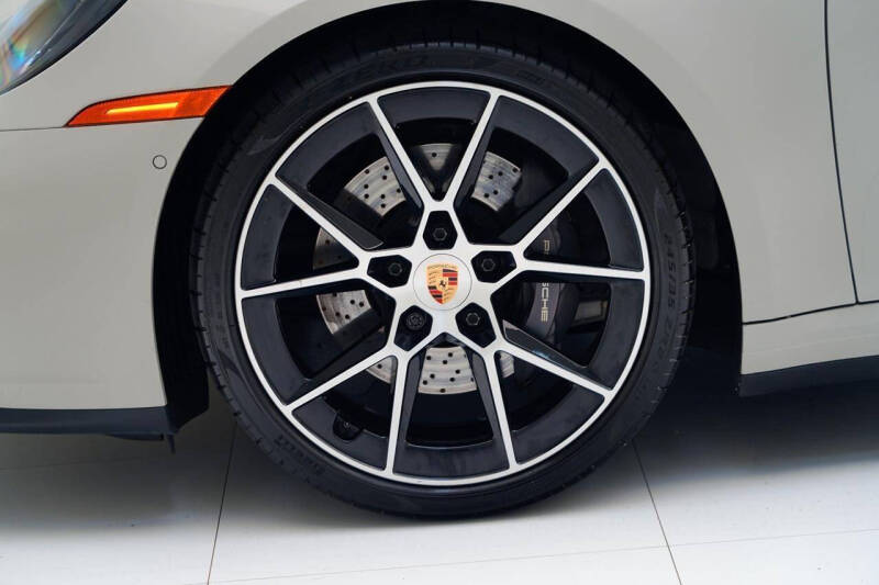 2025 Porsche 911 Carrera