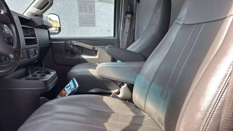 2023 Chevrolet Express 2500