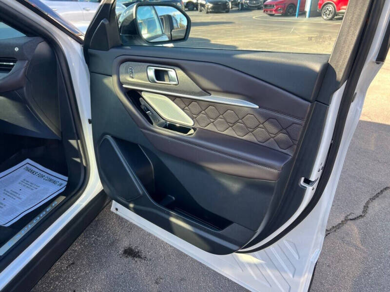 2025 Ford Explorer Platinum