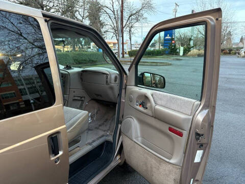 2003 Chevrolet Astro LT