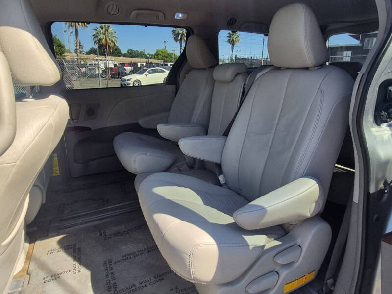 2012 Toyota Sienna XLE 8-Passenger