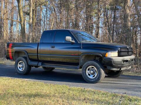 1998 Dodge Ram Pickup 1500 for sale at CMC AUTOMOTIVE in Roann IN