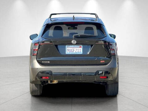 2025 Nissan Kicks SR