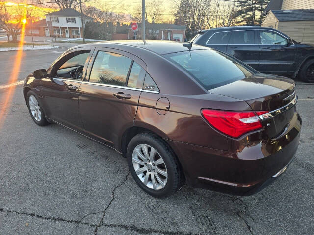 2013 Chrysler 200 for sale at QUEENSGATE AUTO SALES in York, PA