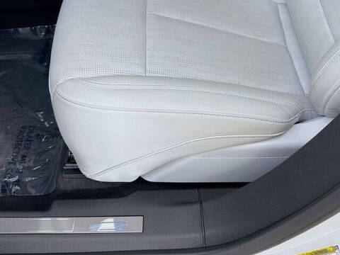 2024 Cadillac LYRIQ Luxury 1