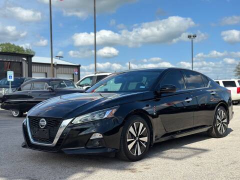 2019 Nissan Altima for sale at Chiefs Auto Group in Hempstead TX
