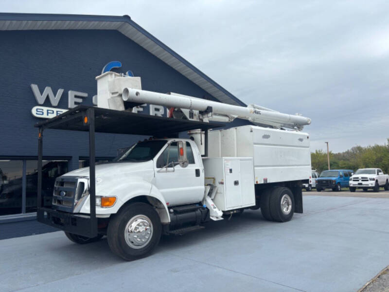 2013 Ford F750 Bucket Truck