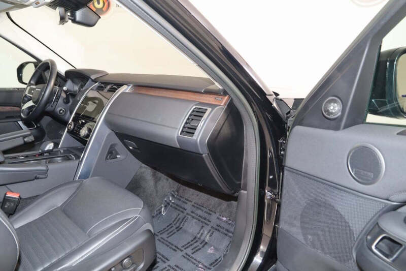 2023 Land Rover Discovery P300 S