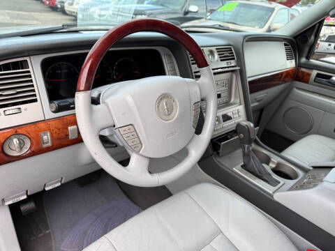 2004 Lincoln Navigator Luxury