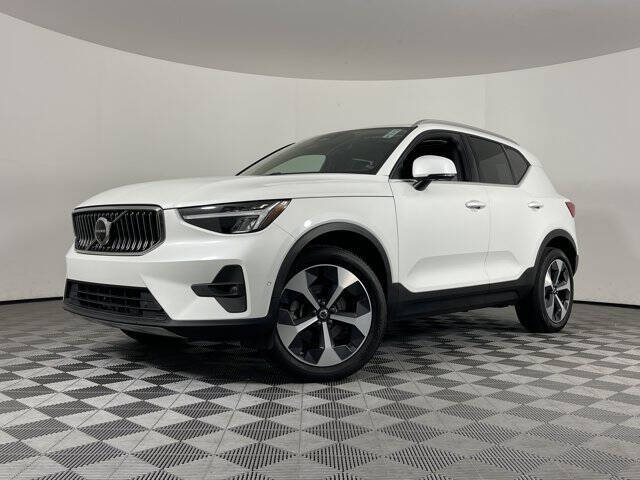 2024 Volvo XC40 B5 Plus Bright Theme