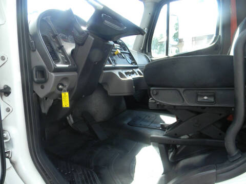 2017 Freightliner M2 106