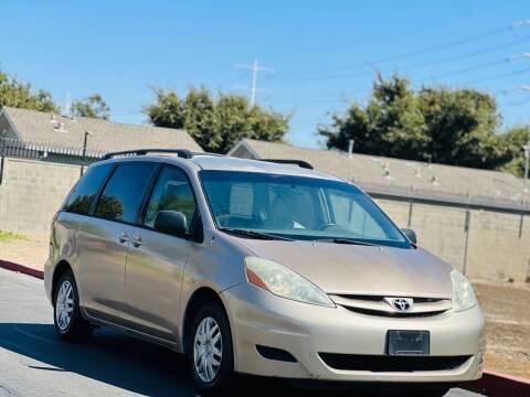 2006 Toyota Sienna for sale at United Star Motors in Sacramento CA
