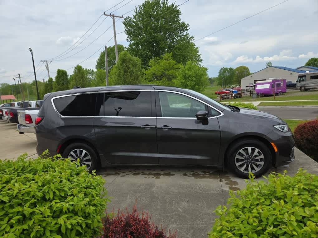 2023 Chrysler Pacifica Plug-In Hybrid for sale at Dave Warren Used Car Super Center in Westfield, NY