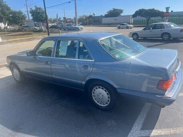 1990 Mercedes-Benz 560-Class  - $3,500