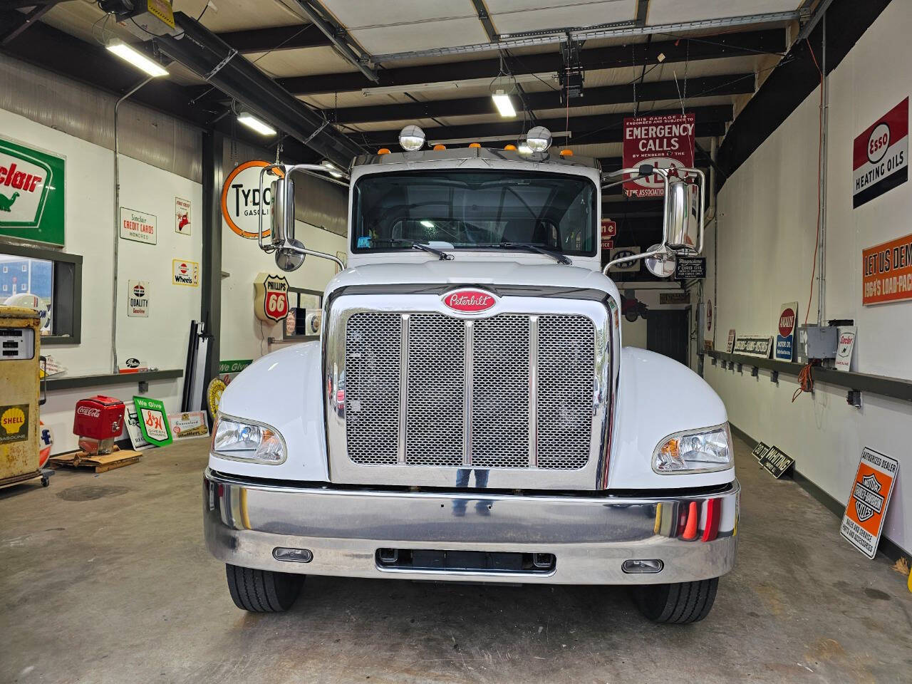 2020 Peterbilt 337 2