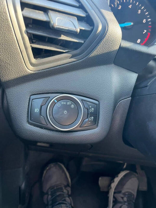 Image 4 of 2016 Ford Escape SE