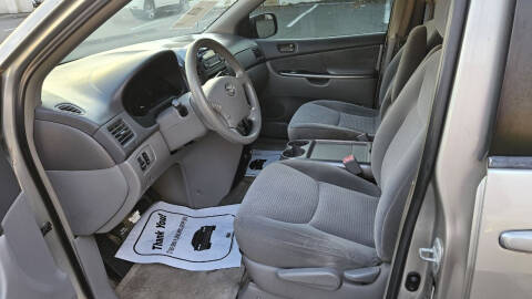 2006 Toyota Sienna LE 8 Passenger