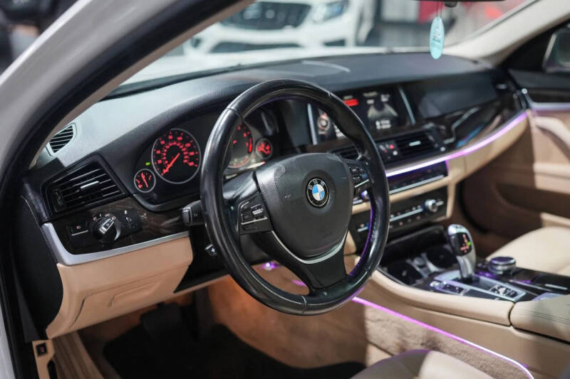 2015 BMW 5 Series 528i