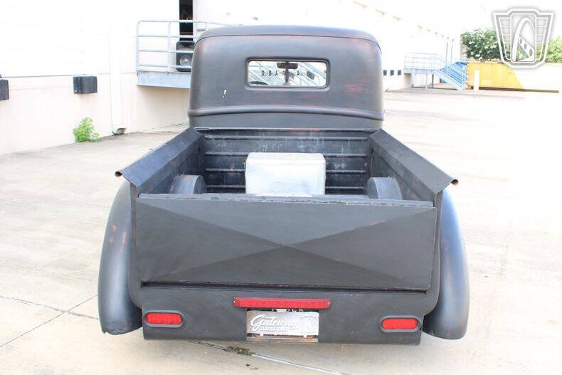 1947 Ford F-100