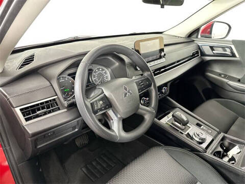 2022 Mitsubishi Outlander ES