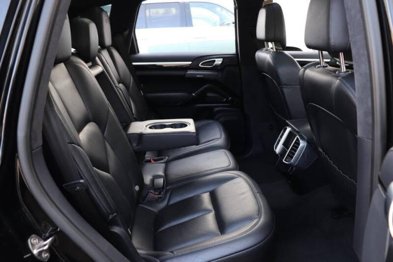 2017 Porsche Cayenne GTS