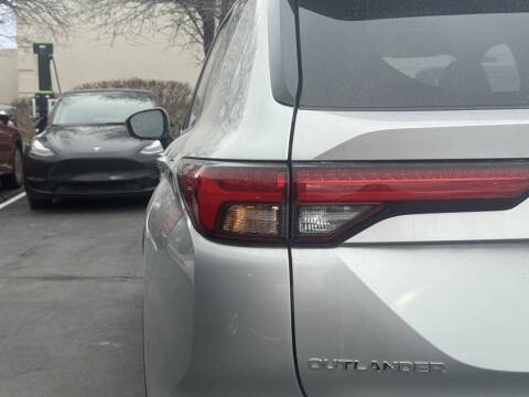 2024 Mitsubishi Outlander PHEV SE