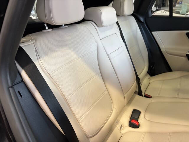 2024 Mercedes-Benz GLC 18