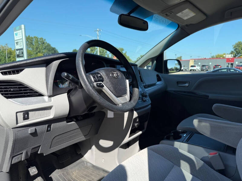 2017 Toyota Sienna LE 8-Passenger