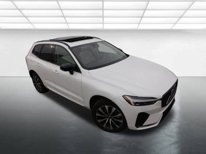 2024 Volvo XC60 B5 Core Dark Theme