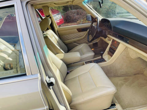 1990 Mercedes-Benz 300-Class 300 SE