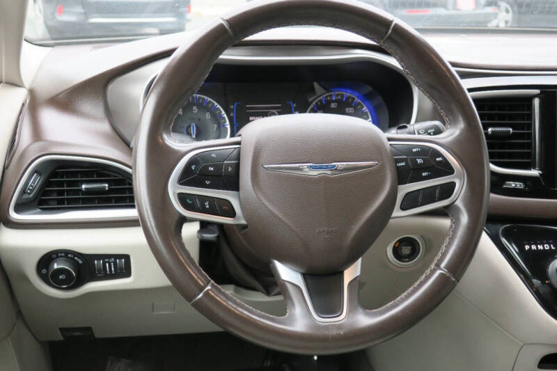 2017 Chrysler Pacifica Touring-L