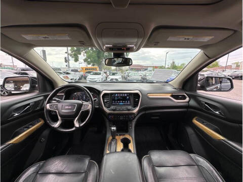 2017 GMC Acadia Denali