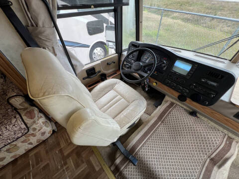 2000 Winnebago Adventurer