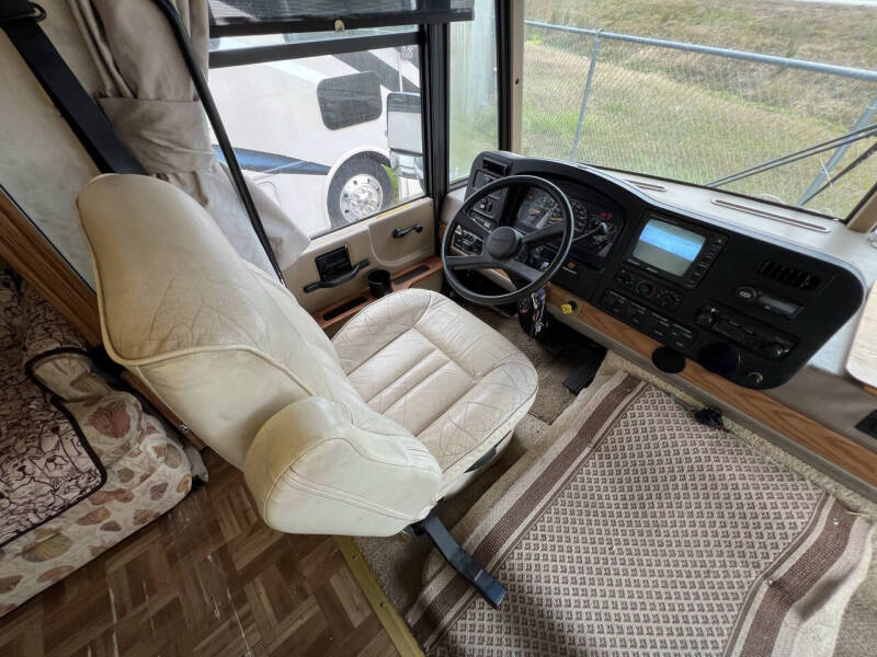 2000 Winnebago Adventurer