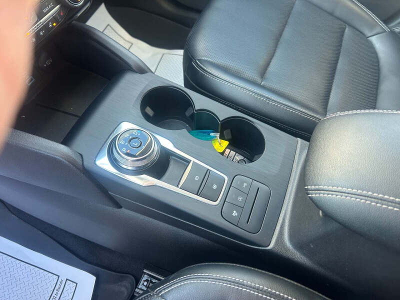 2022 Ford Escape Titanium