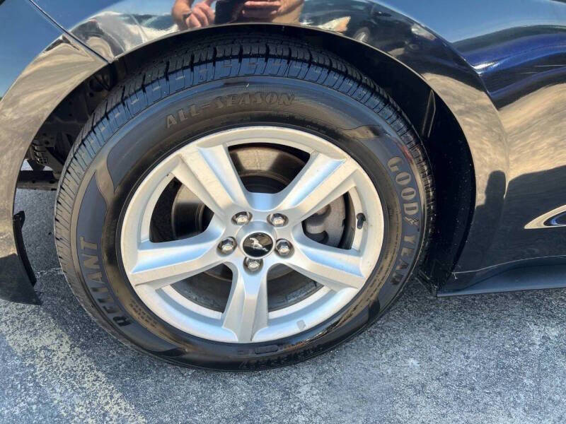 2017 Ford Mustang V6