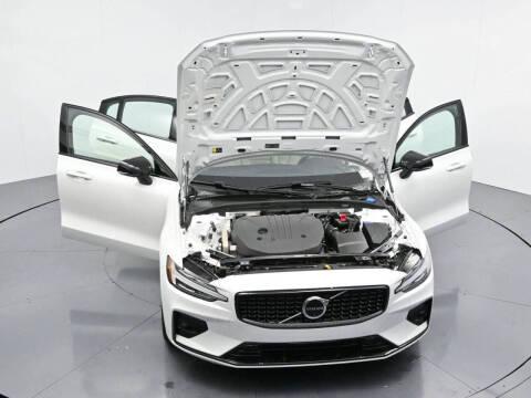 2025 Volvo S60 B5 Plus