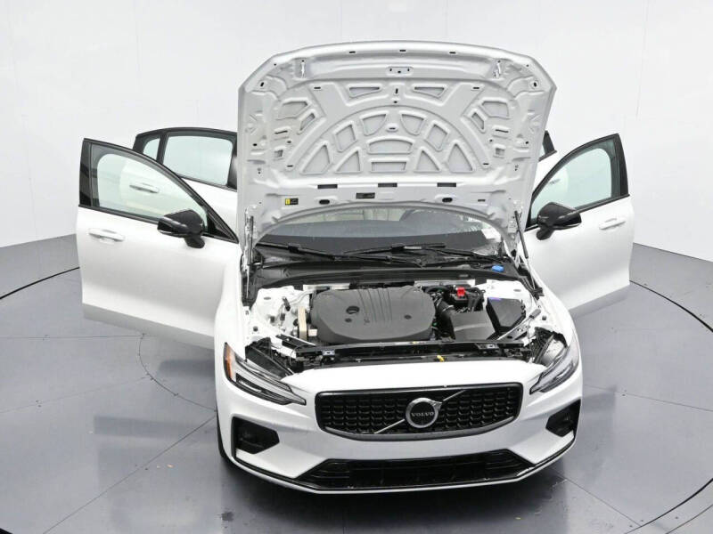 2025 Volvo S60 B5 Plus