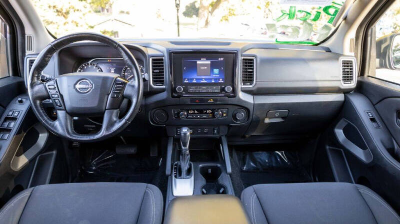 2023 Nissan Frontier SV