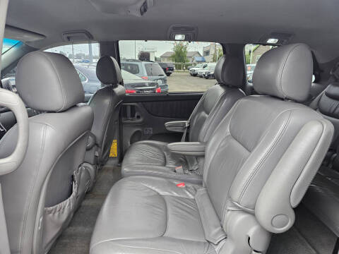 2004 Toyota Sienna XLE 7 Passenger