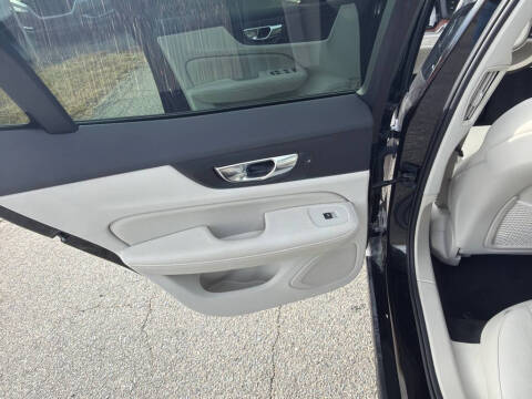 2022 Volvo S60 B5 Momentum