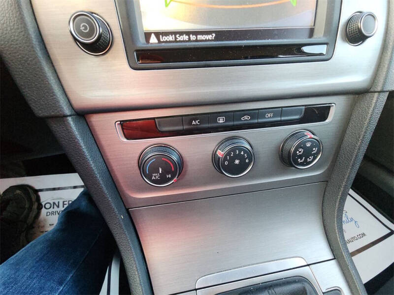 2017 Volkswagen Golf SportWagen