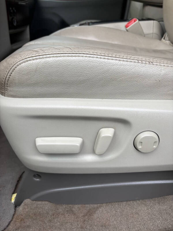 2014 Toyota Sienna XLE 7-Passenger Auto Access Seat