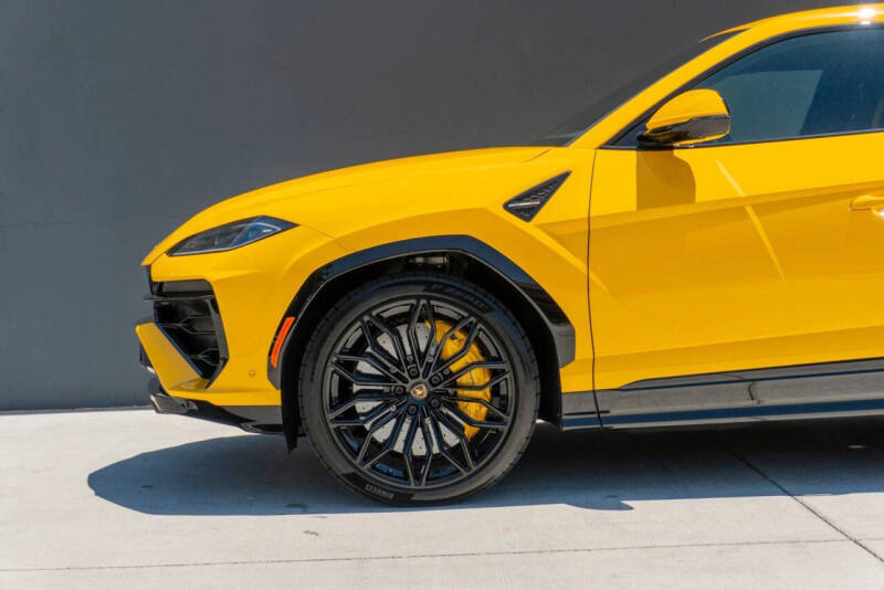 2025 Lamborghini Urus SE