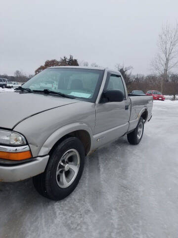 2000 Chevrolet S-10 for sale at WESTSIDE GARAGE LLC in Keokuk IA